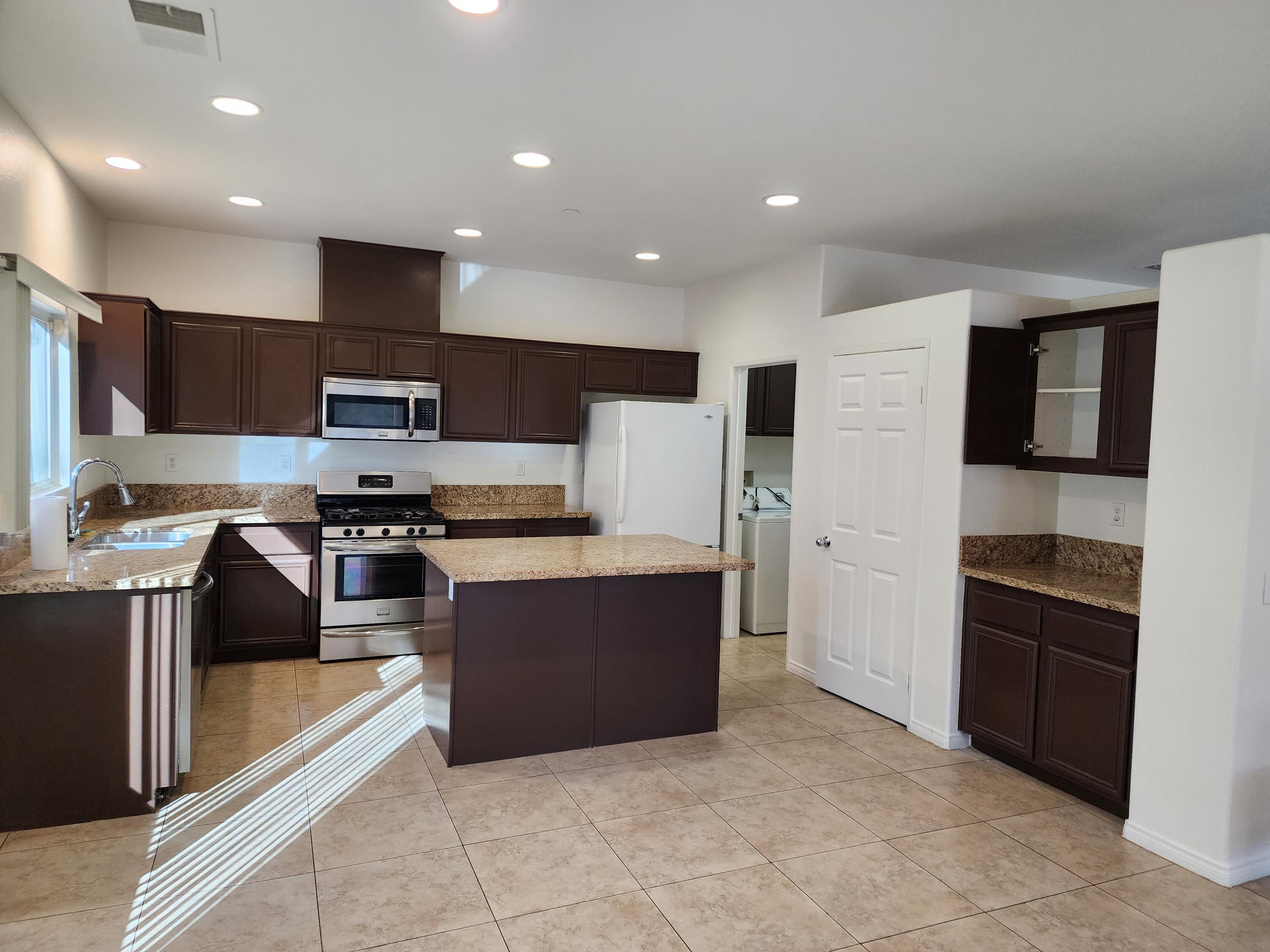 Single Family Residence, 923 Mira Grande, Palm Springs, CA 92262 - 1