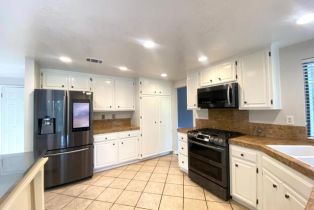 Single Family Residence, 2136 Meadow Brook ct, Thousand Oaks, CA 91362 - 3