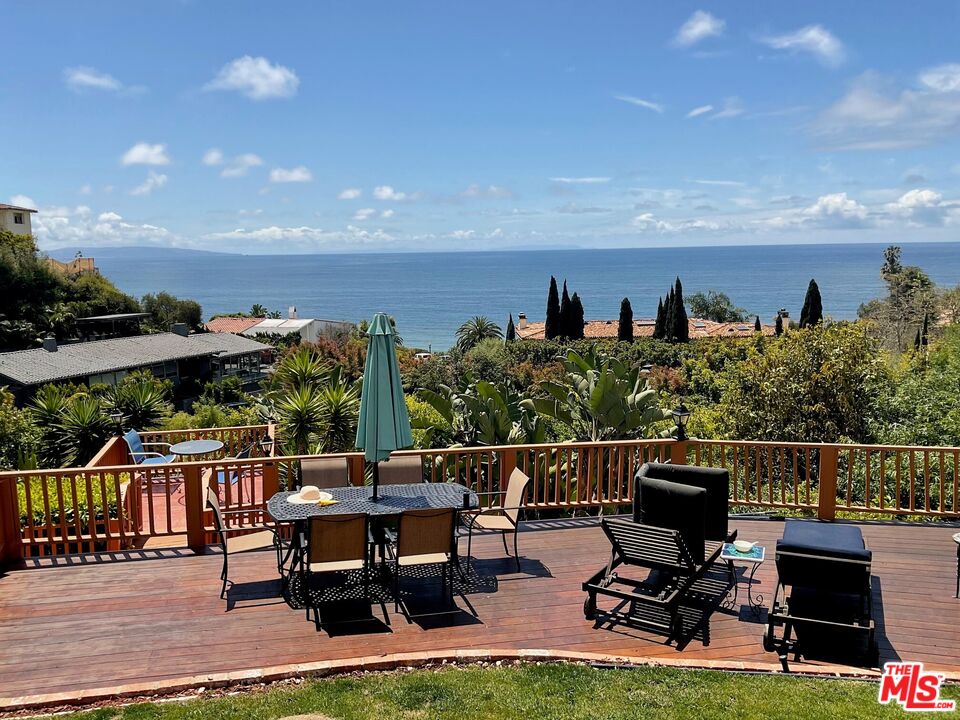 Single Family Residence, 16900 Sunset blvd, Pacific Palisades, CA 90272 - 1