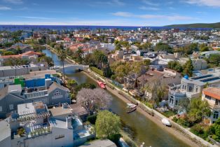 Single Family Residence, 415 Sherman Canal, Venice, CA 90291 - 9