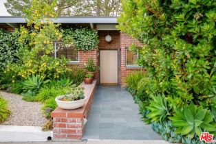 Single Family Residence, 16798 Charmel ln, Pacific Palisades, CA 90272 - 3