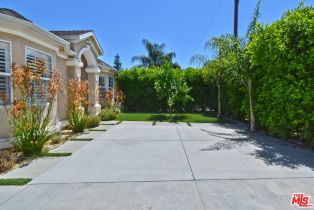 Single Family Residence, 15229 Camarillo st, Sherman Oaks, CA 91403 - 5