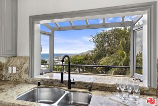 , 866 Coast View dr, Laguna Beach, CA 92651 - 9