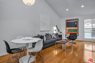 Condominium, 943 12th st, Santa Monica, CA 90403 - 4