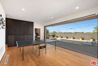 Single Family Residence, 2419 Beverley ave, Santa Monica, CA 90405 - 8