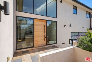 Single Family Residence, 2419 Beverley ave, Santa Monica, CA 90405 - 4