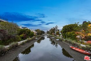 Single Family Residence, 214 Howland Canal, Venice, CA 90291 - 33