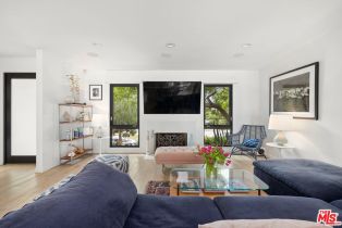 Single Family Residence, 582 Radcliffe ave, Pacific Palisades, CA 90272 - 3