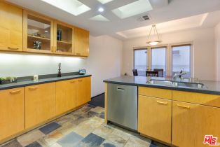 Condominium, 12841 Bloomfield st, Studio City, CA 91604 - 14