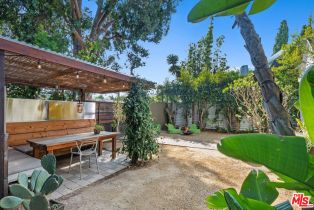 Single Family Residence, 749 Indiana ave, Venice, CA 90291 - 5