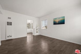 , 2117 Stewart st, Santa Monica, CA 90404 - 3