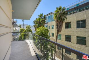 , 1755 ocean Ave, Santa Monica, CA 90401 - 8