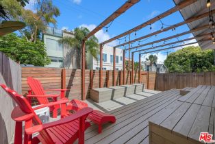 Single Family Residence, 112 Brooks ave, Venice, CA 90291 - 2