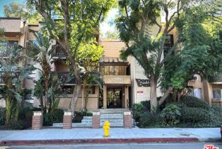 Condominium, 22100 Burbank Blvd, Woodland Hills, CA  Woodland Hills, CA 91367