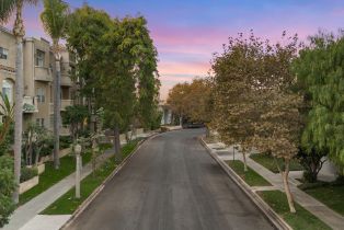 Condominium, 12060 Hoffman st, Studio City, CA 91604 - 2