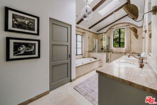 Single Family Residence, 16647 Bienveneda pl, Pacific Palisades, CA 90272 - 10