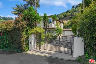 Single Family Residence, 9580 Shirley Ln, Beverly Hills, CA  Beverly Hills, CA 90210