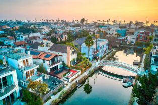 Single Family Residence, 218 Carroll Canal, Venice, CA 90291 - 5