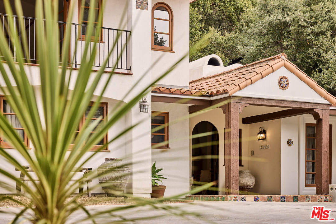 Single Family Residence, 3268 Serra rd, Malibu, CA 90265 - 1