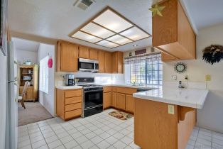 Single Family Residence, 421 CALLE CORAZON, Oceanside, CA 92057 - 10