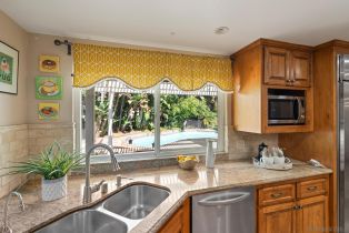 Single Family Residence, 13678 Orchard Gate, Poway, CA 92064 - 12