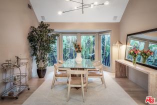 Single Family Residence, 4216 Woodcliff rd, Sherman Oaks, CA 91403 - 5