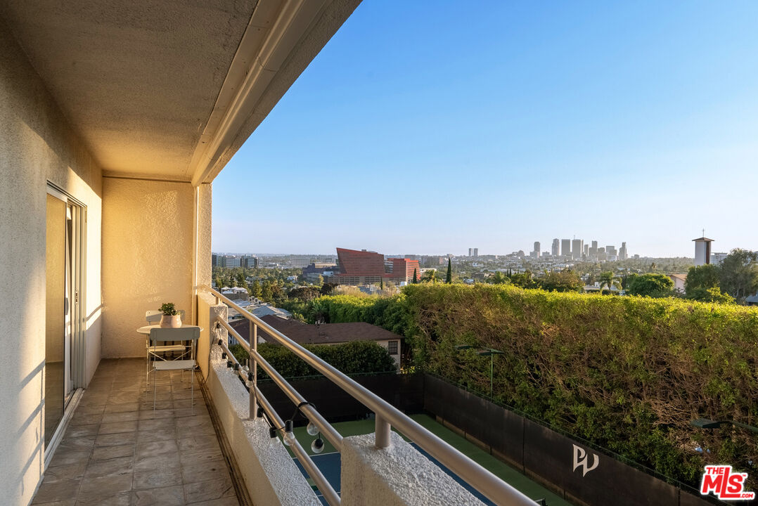 Condominium, 1131 Alta Loma rd, West Hollywood , CA 90069 - 1