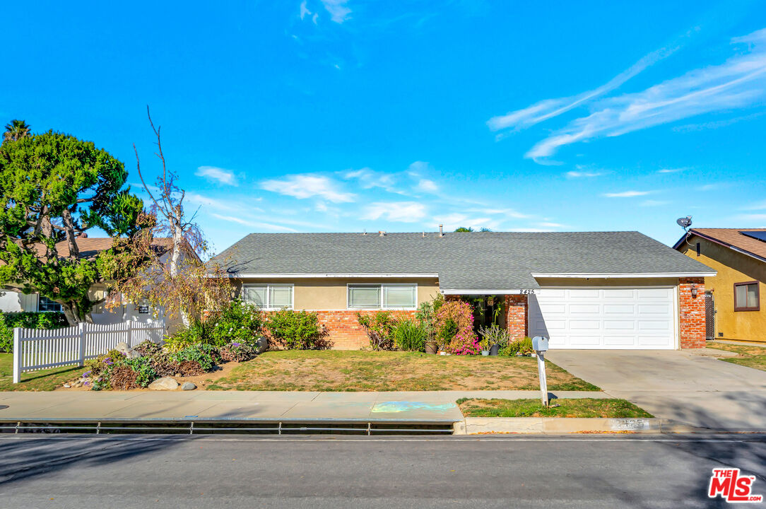 Single Family Residence, 2425 Dusan st, Simi Valley, CA 93065 - 1