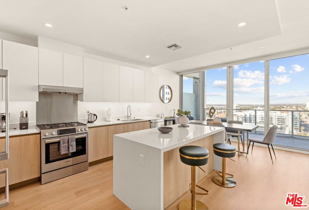 , 200 Ocean blvd, Long Beach, CA 90802 - 1