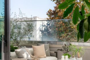 Condominium, 8420 Sunset blvd, West Hollywood , CA 90069 - 8