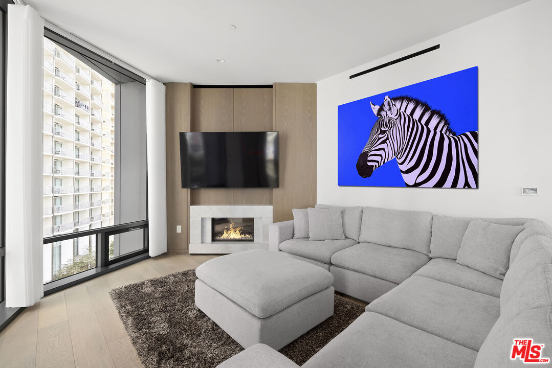 Condominium, 211 Elm ct, Westwood, CA 90067 - 1