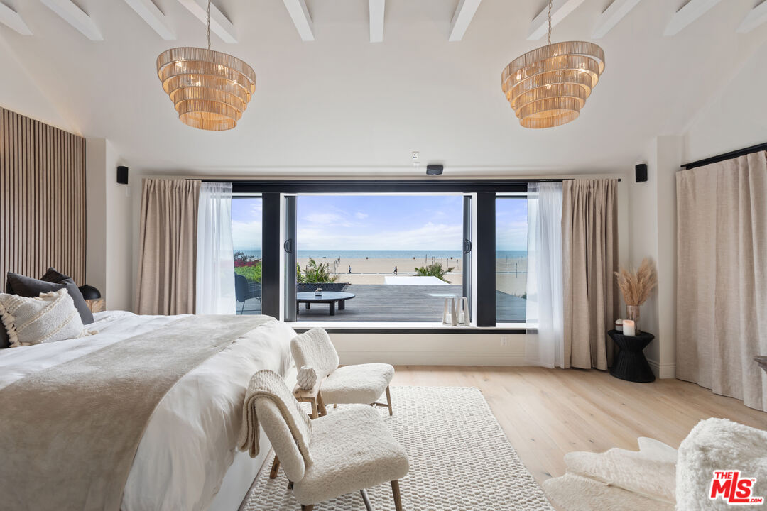 Single Family Residence, 653 Palisades Beach rd, Santa Monica, CA 90402 - 1