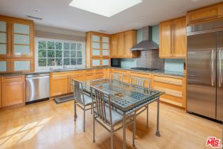 Single Family Residence, 13477 Contour dr, Sherman Oaks, CA 91423 - 13