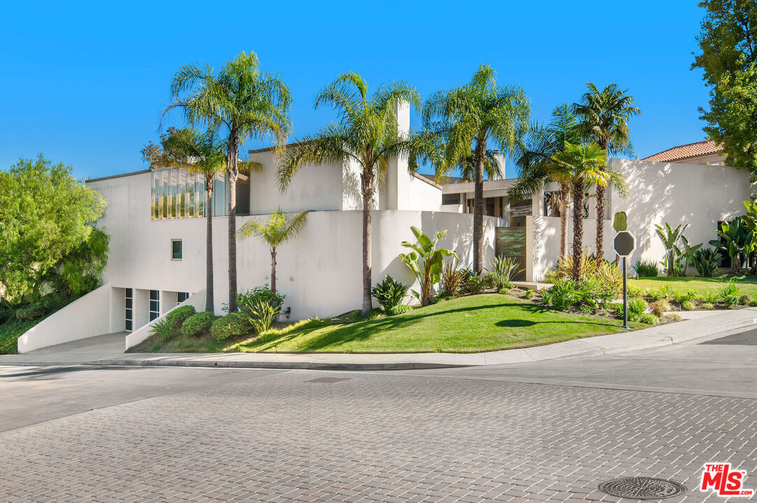 , 11975 Crest pl, Beverly Hills, CA 90210 - 1