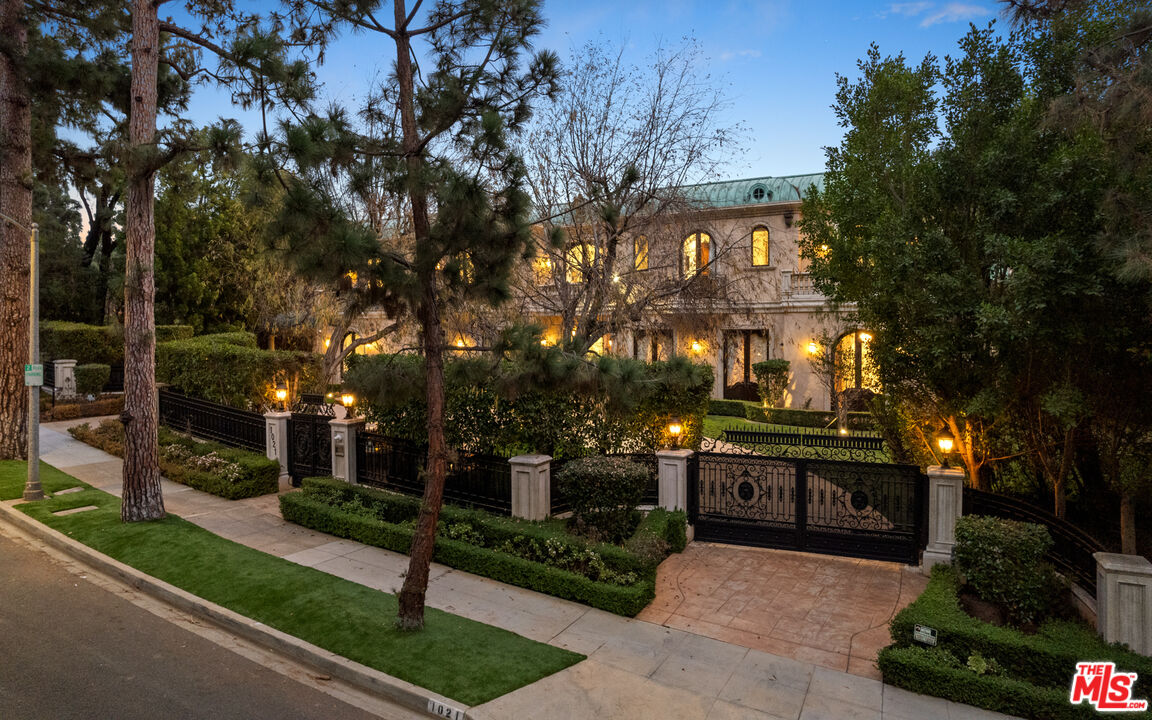 , 1021 Crescent dr, Beverly Hills, CA 90210 - 1
