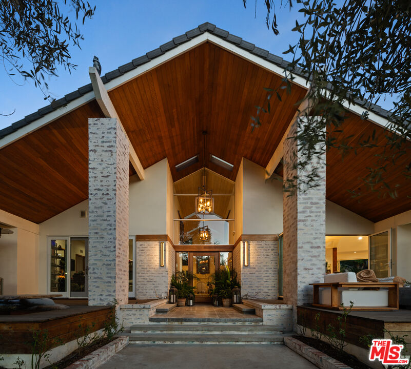 Single Family Residence, 3410 Serra rd, Malibu, CA 90265 - 1