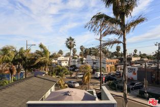 Single Family Residence, 1337 6TH ave, Venice, CA 90291 - 3