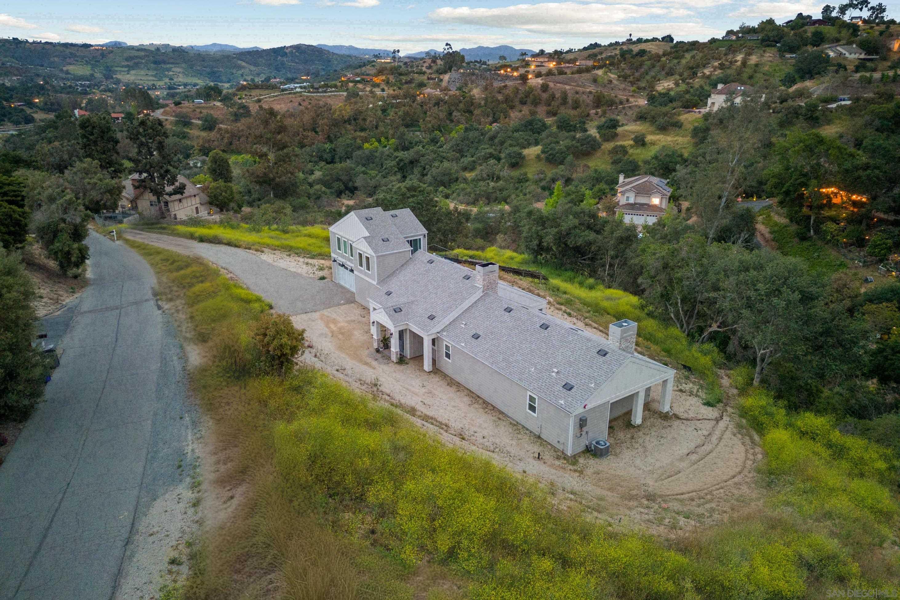 Single Family Residence, 2747 Via Del Robles, Fallbrook, CA 92028 - 1