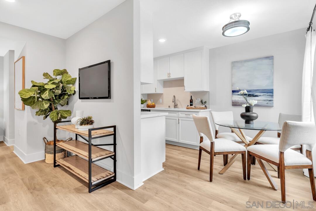 Condominium, 8644 Via Mallorca, La Jolla, CA 92037 - 1