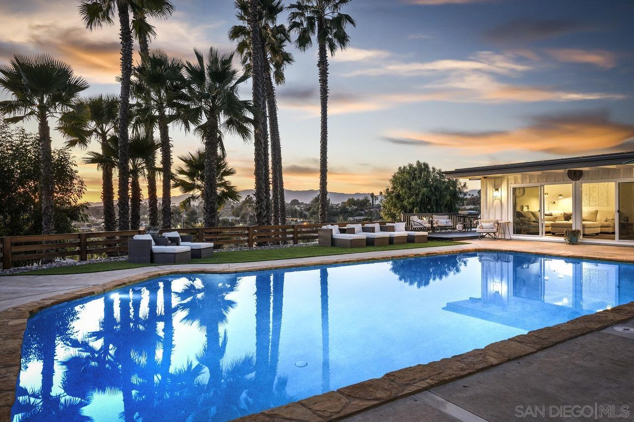 Single Family Residence, 701 Fallbrook st, Fallbrook, CA 92028 - 1