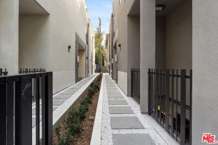 Condominium, 656 Huntley dr, West Hollywood , CA 90069 - 4