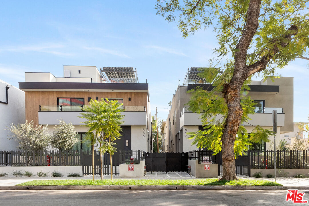 Condominium, 656 Huntley dr, West Hollywood , CA 90069 - 1