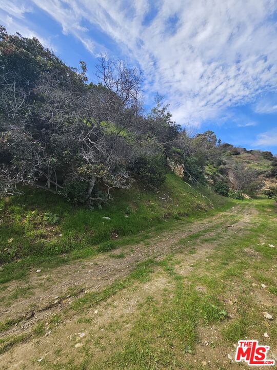 , 0 Newcomb dr, Sherman Oaks, CA 91423 - 1