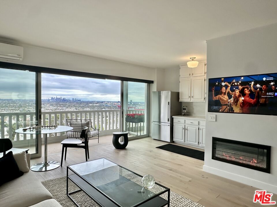 Condominium, 999 Doheny dr, West Hollywood , CA 90069 - 1