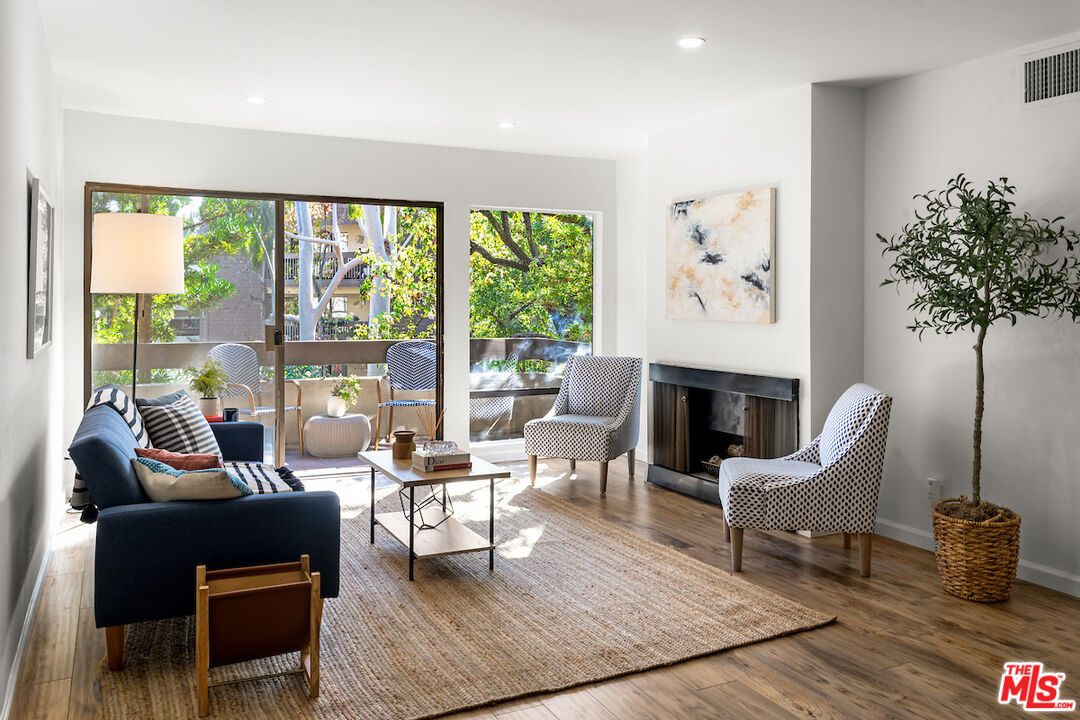 Condominium, 950 Kings rd, West Hollywood , CA 90069 - 1