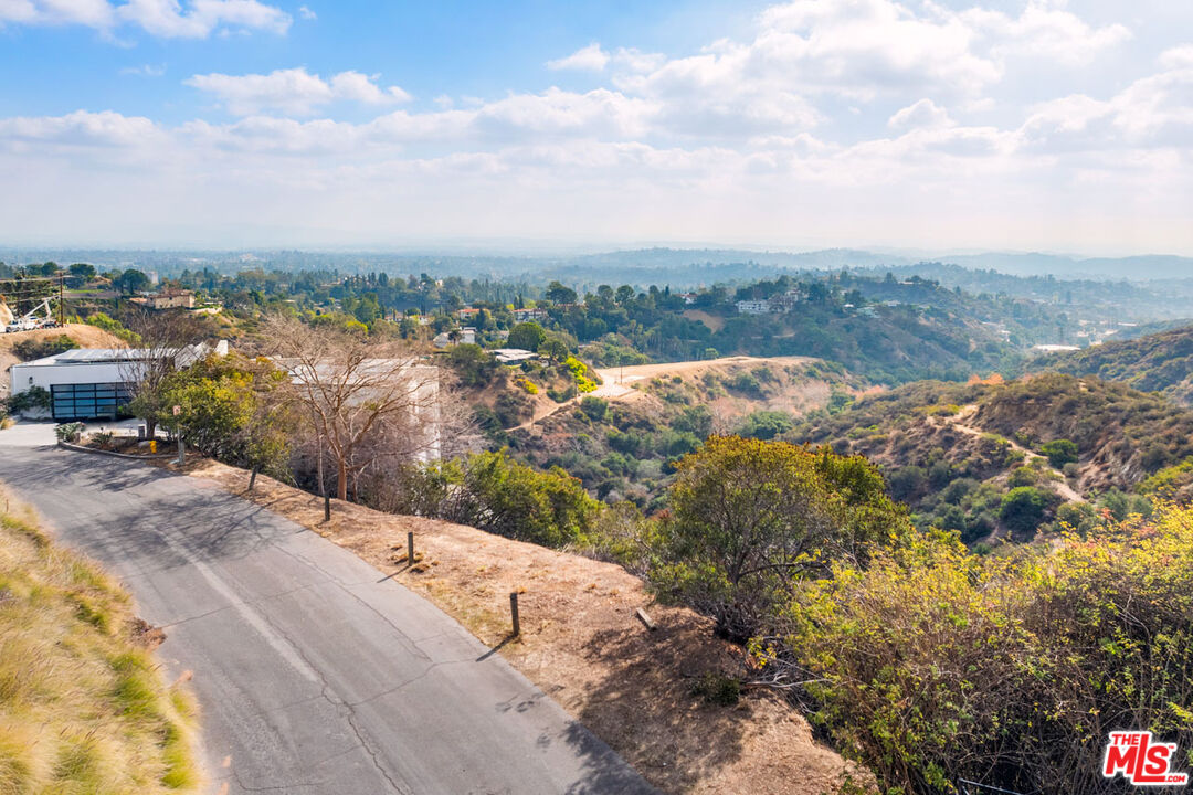 , 1570 Glen Oaks blvd, Pasadena, CA 91105 - 1