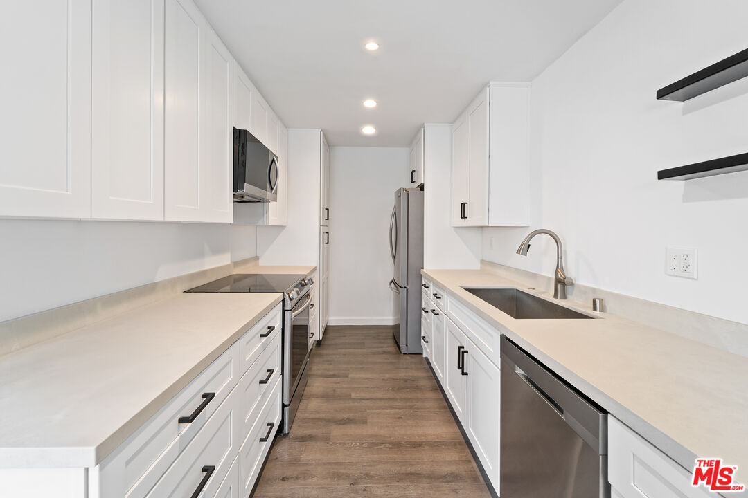 Condominium, 5414 Newcastle ave, Encino, CA 91316 - 1