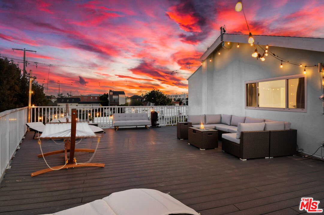 Residential Income, 3115 Strongs dr, Venice, CA 90292 - 1