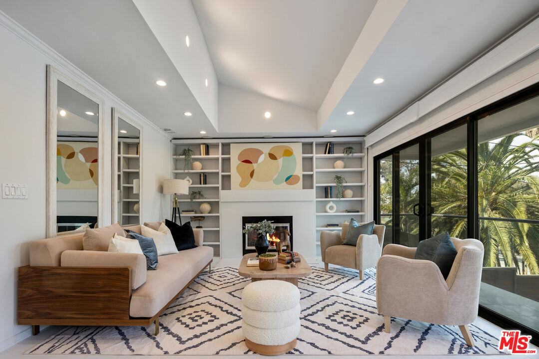 Single Family Residence, 386 Entrada dr, Santa Monica, CA 90402 - 1