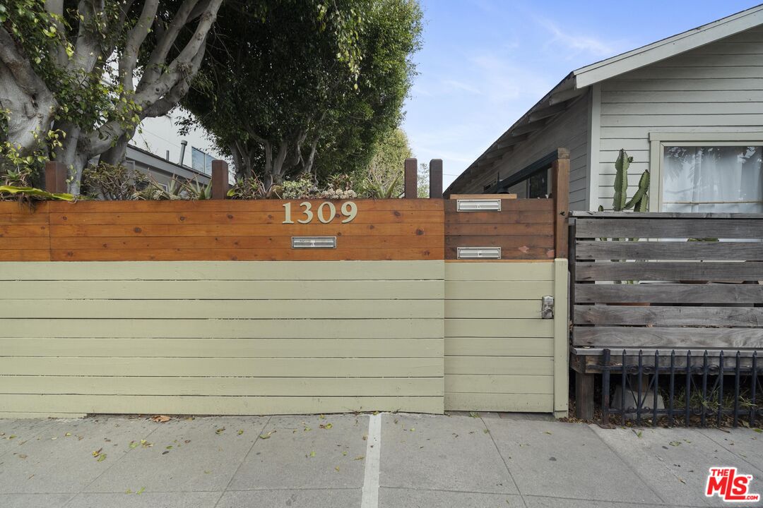 Single Family Residence, 1309 Cabrillo ave, Venice, CA 90291 - 1
